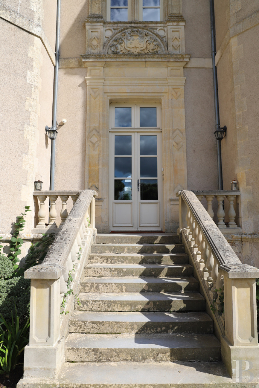 Dans la Sarthe, à l’est du Mans, un château du 19e siècle d’inspiration Renaissance dans son parc de onze hectares - photo  n°8